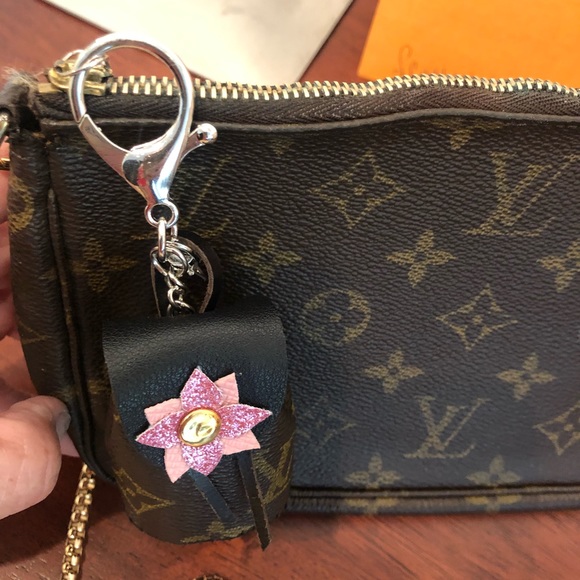 Louis Vuitton Pochette Accessoires Authentic - Picture 2 of 8